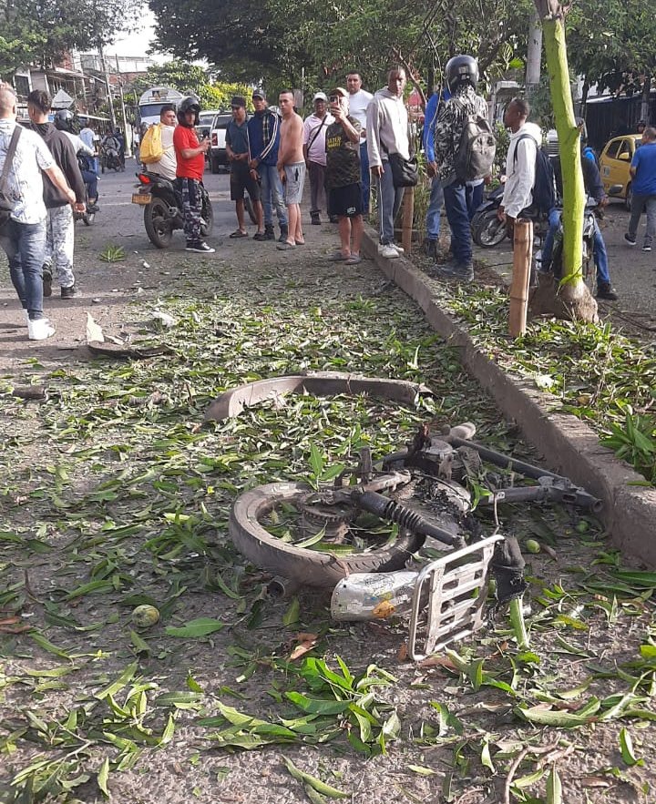 Reportan nueva explosión en Jamundí: al menos 15 personas resultaron heridas 1 Reportan nueva explosión en Jamundí: al menos 15 personas resultaron heridas La explosión de una motobomba dejó a 15 personas heridas en Jamundí. Esto es lo que se sabe.