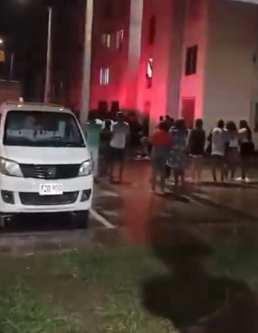 Revelan prontuario criminal del padre que lanzó a su hija desde un edificio Las autoridades confirmaron que el hombre ya tenía antecedentes penales. Además de lanzar a la niña de 5 años, el agresor habría intentado agredir a su hija mayor.