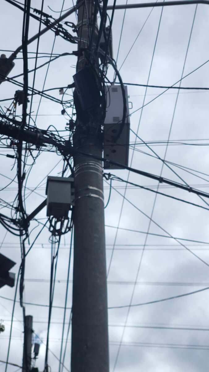 Robo de cables: un dolor de cabeza para los bogotanos 1 Robo de cables: un dolor de cabeza para los bogotanos Los habitantes se están quedando sin internet y telefonía debido a los constantes robos de cableado en diferentes localidades de Bogotá. Una de las más afectadas es Ciudad Bolívar.