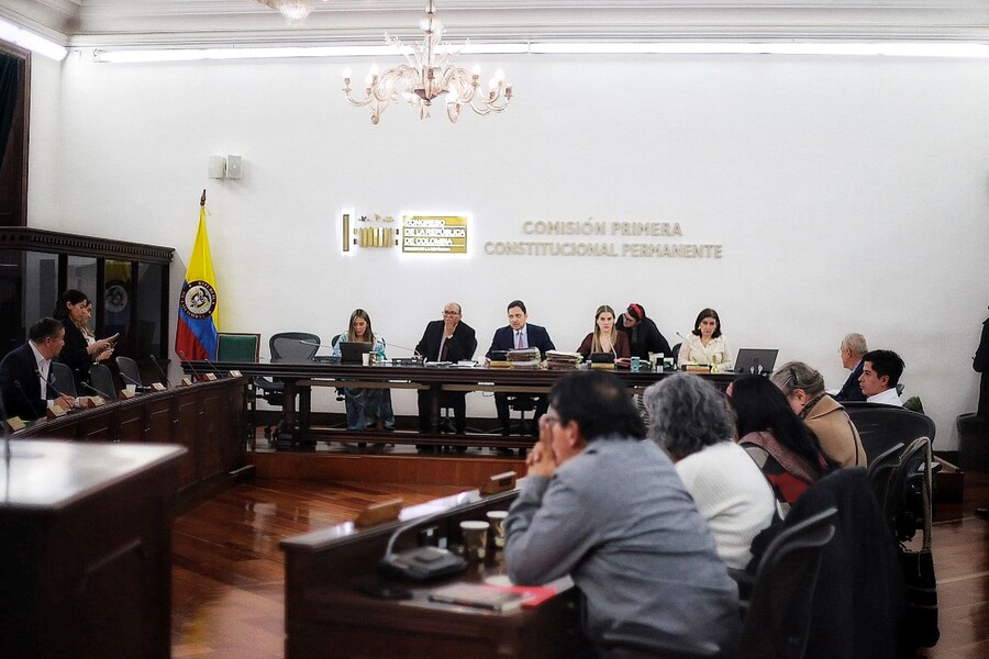 Senado aprueba la reforma de justicia en su primer debate La reforma a la justicia, impulsada por el Gobierno y respaldada en primer debate por el Senado, avanza con ajustes clave en beneficios judiciales, indemnización a víctimas y figuras como el principio de oportunidad.
