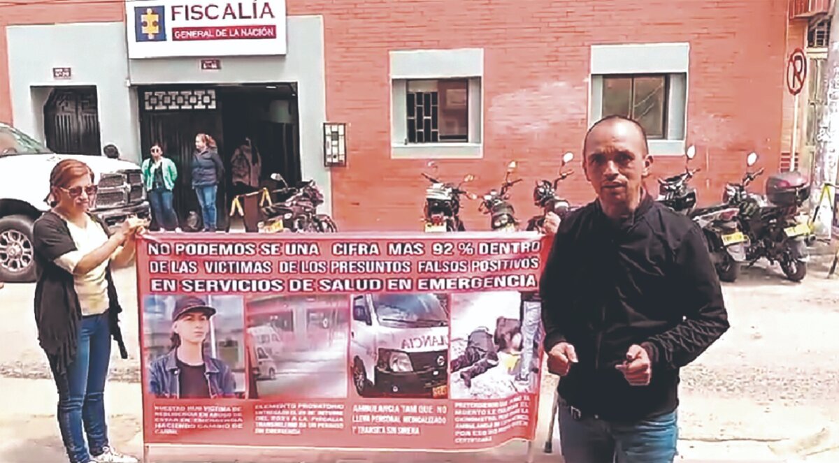 Tres años sin justicia en caso de Gerson, el joven que murió tras ser arrollado por una ambulancia en Soacha 1 Tres años sin justicia en caso de Gerson, el joven que murió tras ser arrollado por una ambulancia en Soacha El padre de Gerson Eduardo Acero lleva 3 años pidiendo justicia por la muerte de su hijo. El joven murió tras ser arrollado por una ambulancia en Soacha.