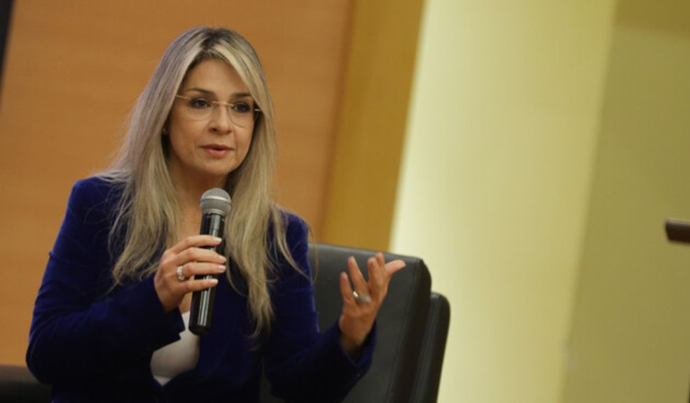 Vicky Dávila será candidata presidencial en 2026, ¿Qué tan preparada está para ser presidente? 1 Vicky Dávila será candidata presidencial en 2026, ¿Qué tan preparada está para ser presidente? ¿Puede una figura mediática como Vicky Dávila, ganar las elecciones? Un análisis sobre su futuro político y su impacto en la política colombiana.