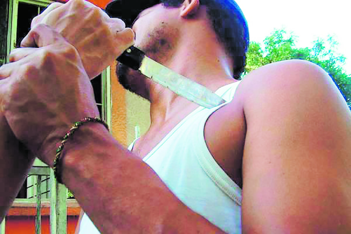 Joven asesinó a su padrastro en Usaquén 1 Joven asesinó a su padrastro en Usaquén Un nuevo hecho violento se registró en la localidad de Usaquén en horas de la noche del sábado, cuando un hombre fue asesinado a manos de su hijastro. El victimario fue capturado y presentado ante la autoridad competente.