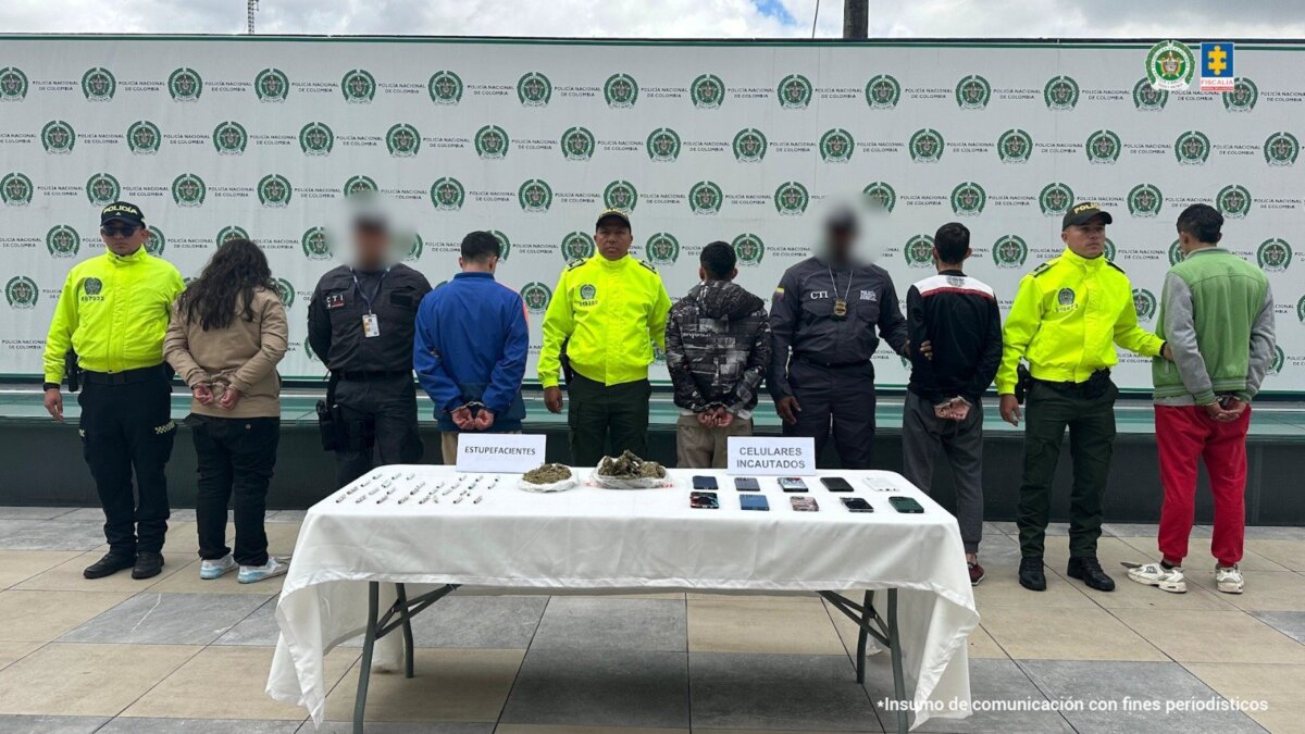 Cayeron sujetos señalados del crimen de dos líderes juveniles en Bosa 1 Cayeron sujetos señalados del crimen de dos líderes juveniles en Bosa La Fiscalía General de la Nación identificó y tomó acciones judiciales contra los presuntos responsables del asesinato de los líderes juveniles y gestores culturales, Camilo Fernando Sánchez y María Camila Ospitia, ocurrido el pasado 15 de agosto en el barrio Porvenir, en la localidad de Bosa.