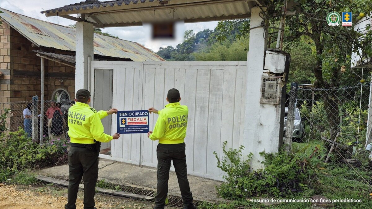 Extinción de dominio a bienes pertenecientes a red de narcotráfico en Bogotá 3 Extinción de dominio a bienes pertenecientes a red de narcotráfico en Bogotá Extinción de dominio a 9 propiedades de la red de alias 'Megateo', cabecilla de la organización criminal ‘Los Pelusos’, involucrada en el tráfico de cocaína a nivel internacional.