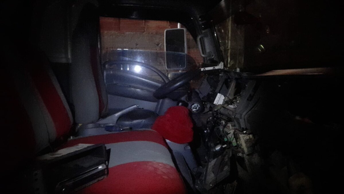 Desmantelan desguazadero de vehículos en Ciudad Bolívar 1 Desmantelan desguazadero de vehículos en Ciudad Bolívar En el lugar, un hombre fue capturado.