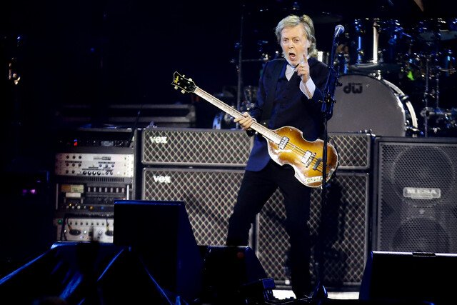Así se vivió el concierto de Paul McCartney en Colombia 2 Así se vivió el concierto de Paul McCartney en Colombia La noche del viernes no fue una noche cualquiera en Bogotá. Era fácil encontrar por las calles, en los automóviles y el servicio de transporte, personas disfrazadas de todo tipo de personajes camino a distintas fiestas de Halloween, pero también una legión de 32 mil almas con un mismo destino: el estadio Nemesio Camacho El Campín.