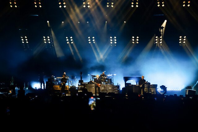 Así se vivió el concierto de Paul McCartney en Colombia 1 Así se vivió el concierto de Paul McCartney en Colombia La noche del viernes no fue una noche cualquiera en Bogotá. Era fácil encontrar por las calles, en los automóviles y el servicio de transporte, personas disfrazadas de todo tipo de personajes camino a distintas fiestas de Halloween, pero también una legión de 32 mil almas con un mismo destino: el estadio Nemesio Camacho El Campín.