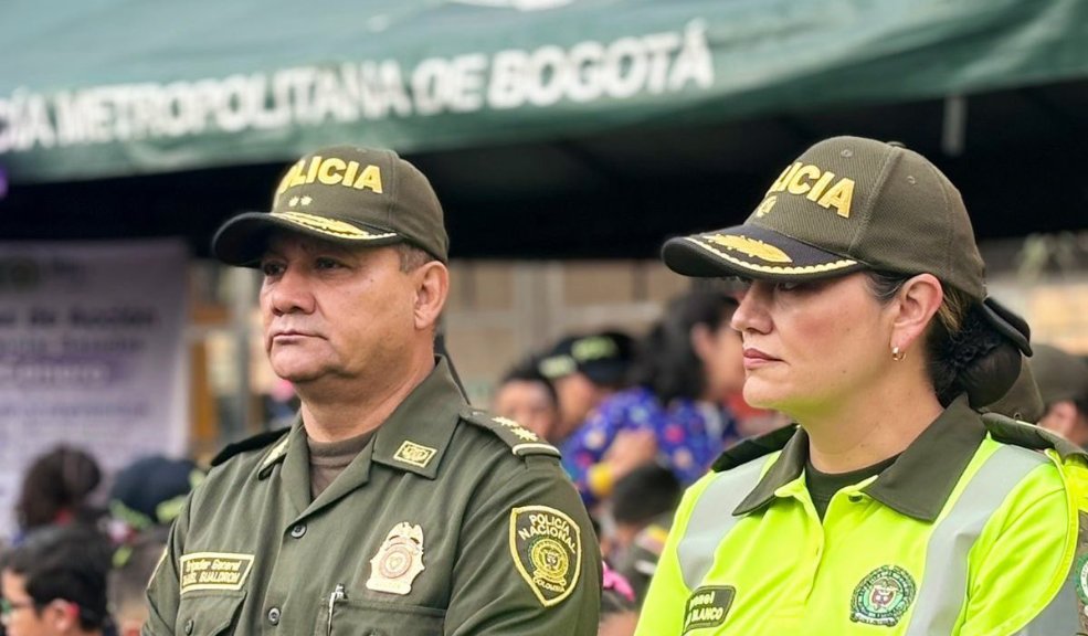 Concejal denuncia crisis policial: faltan vehículos y agentes en Bogotá La Policía Nacional atraviesa una crisis operativa sin precedentes: según el concejal Julián Uscátegui el 20% de su flota vehicular está fuera de servicio, a la vez que Bogotá registra el menor número de uniformados en más de una década, según se denunció.