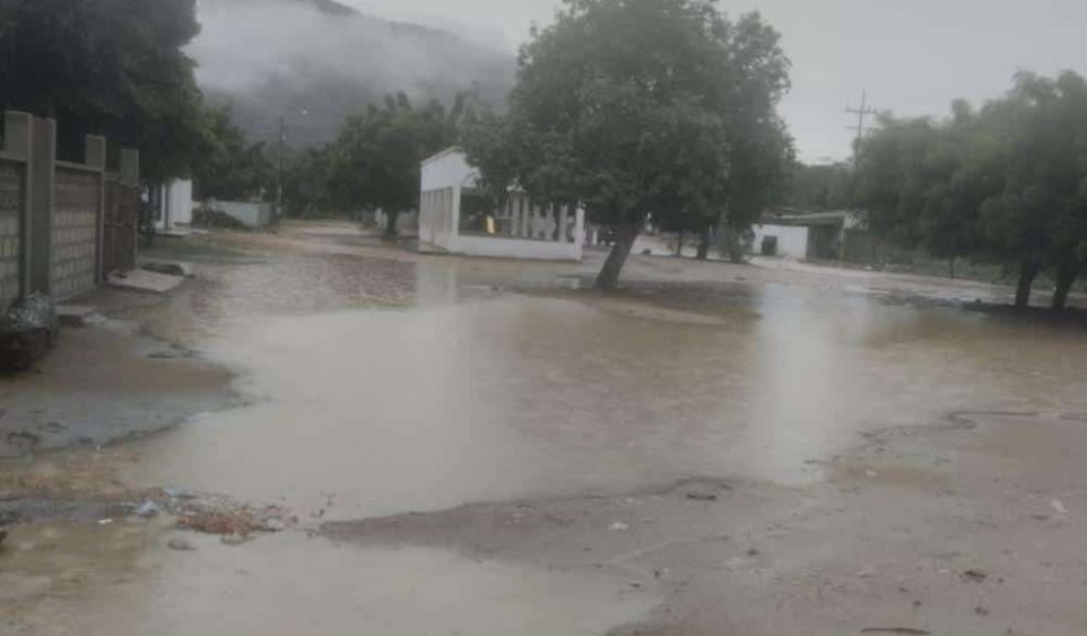 Este es el balance de la tormenta tropical 'Rafael' en Colombia 1 Este es el balance de la tormenta tropical 'Rafael' en Colombia La tormenta tropical 'Rafael' se aleja del territorio colombiano, dirigiéndose hacia Jamaica y Cuba, a pesar de ello se mantienen las alertas en la región Caribe, por lo que las autoridades continúan monitoreando.