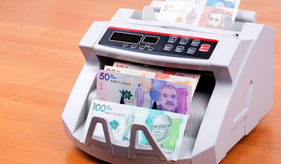 ¿Cuándo y cuánto recibirá de prima navideña? Esto es lo que debe saber 1 ¿Cuándo y cuánto recibirá de prima navideña? Esto es lo que debe saber La prima navideña equivale a 30 días de salario por año trabajado y debe pagarse en diciembre. Este beneficio suele generar confusión entre los trabajadores sobre el monto que deben recibir. Sin embargo, es importante aclarar que no todos tienen derecho a esta prestación.