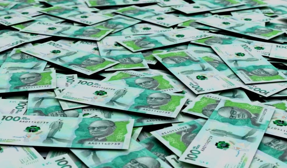 ¿Cuándo y cuánto recibirá de prima navideña? Esto es lo que debe saber La prima navideña equivale a 30 días de salario por año trabajado y debe pagarse en diciembre. Este beneficio suele generar confusión entre los trabajadores sobre el monto que deben recibir. Sin embargo, es importante aclarar que no todos tienen derecho a esta prestación.
