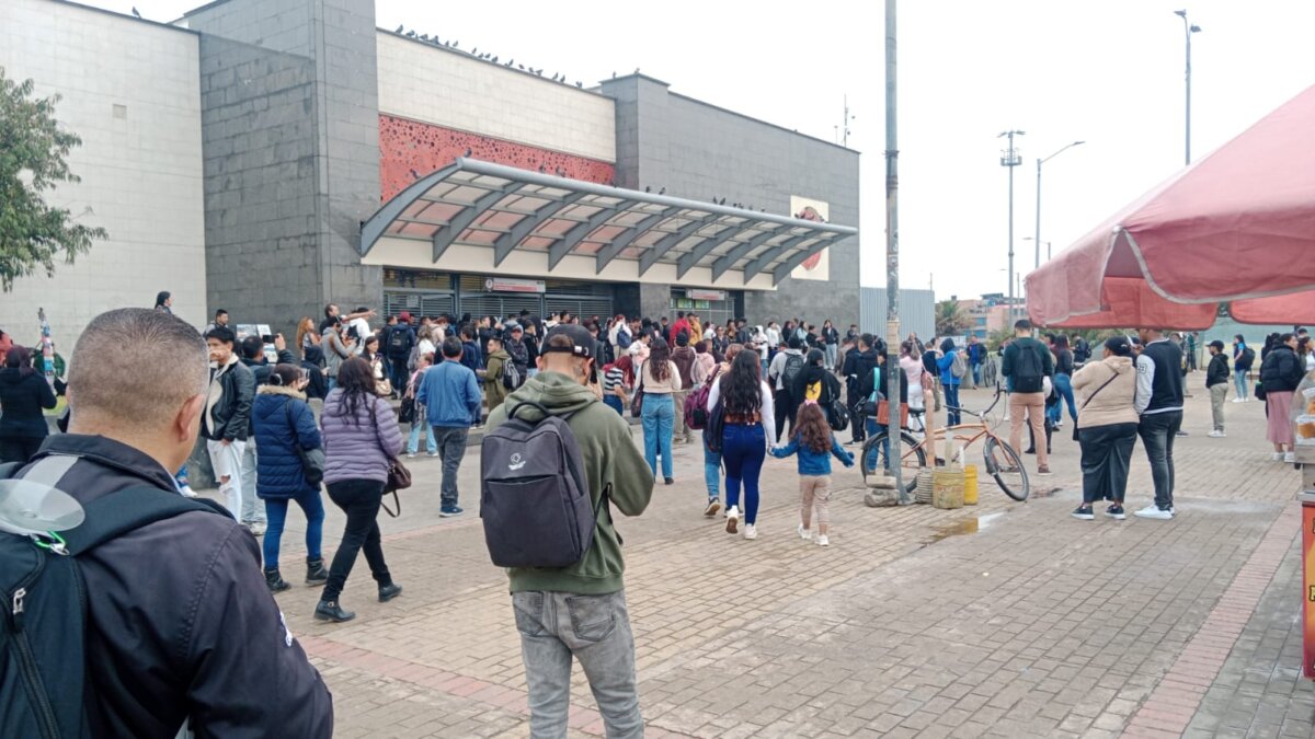 A esta hora se encuentra cerrado el Portal Américas: así está la movilidad Continúa cerrado el Portal Américas. Les contamos cómo está la movilidad.
