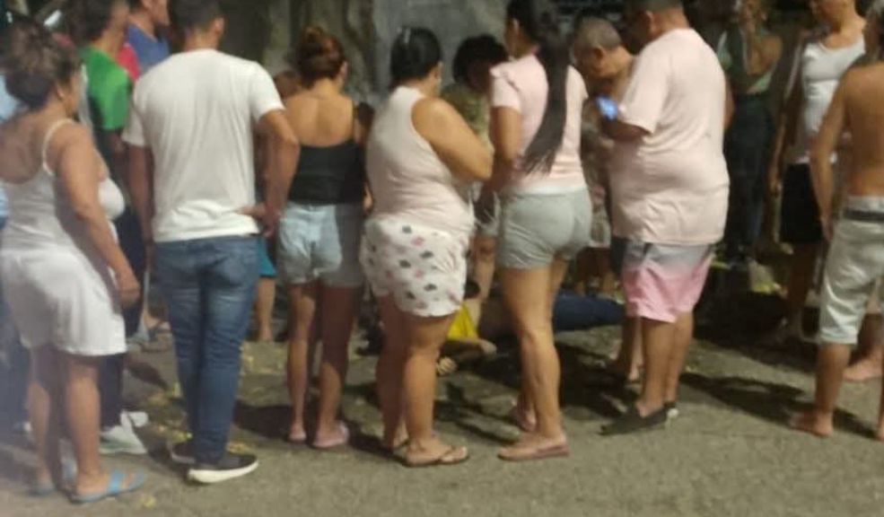 Andrés murió tras ser agredido con un arma de fuego en Cundinamarca Un sujeto que se movilizaba en motocicleta acabó con la vida de Andrés Cardozo cuando este estaba a punto de llegar a su lugar de residencia.