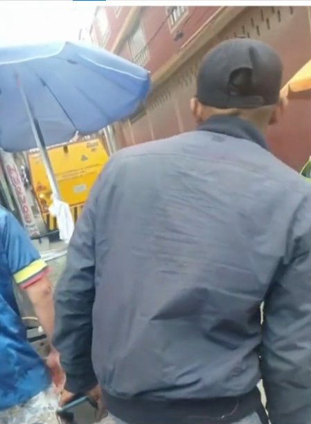 Atención: Murió escolta que resultó herido en medio de hurto a carro de valores en Kennedy 1 Atención: Murió escolta que resultó herido en medio de hurto a carro de valores en Kennedy Tras recibir dos impactos de bala en su cabeza y ser trasladado a un centro asistencial cercano, el escolta Mauricio Muñoz falleció en las últimas horas.