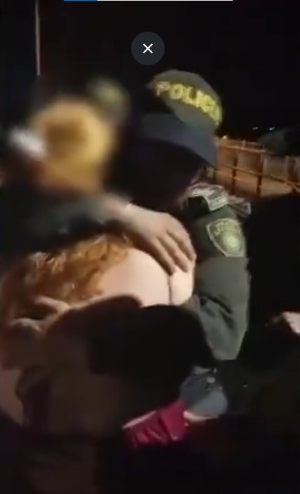 Autoridades impidieron que una mujer embarazada se lanzara de un puente 1 Autoridades impidieron que una mujer embarazada se lanzara de un puente Una mujer de 32 años, en estado de embarazo, fue rescatada cuando intentaba lanzarse del puente férreo al río Magdalena.