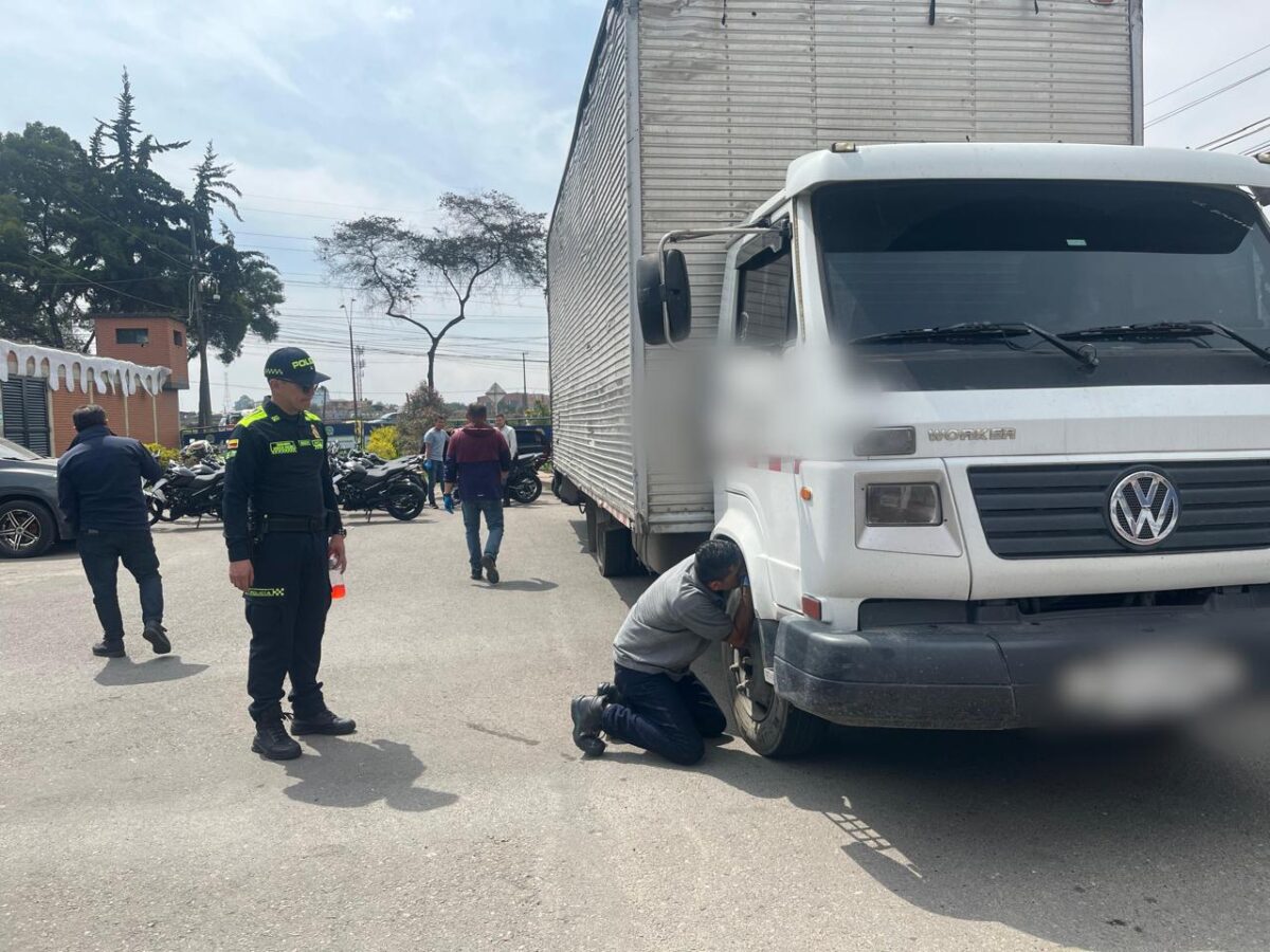 Autoridades recuperan 37 motocicletas robadas en Fontibón 1 Autoridades recuperan 37 motocicletas robadas en Fontibón La Policía Metropolitana recuperó 37 motocicletas y un camión robados, los cuales estaban avaluados en más de $230 millones.