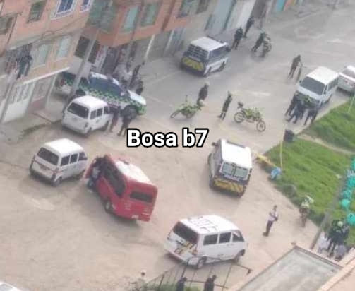 Balacera en Bosa habría cobrado la vida de un hombre 1 Balacera en Bosa habría cobrado la vida de un hombre Un sicariato dejó sin vida a un hombre en el barrio Caldas de la localidad de Bosa. Esto se sabe.