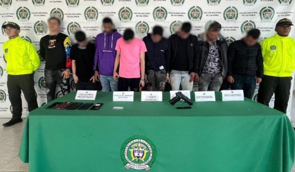 Cayeron 'Los Residenciales', dedicados al robo de motocicletas en Soacha 8 Cayeron 'Los Residenciales', dedicados al robo de motocicletas en Soacha Ocho personas que formaban parte de la organización delincuencial fueron capturadas y enviadas a prisión por un juez de control de garantías.