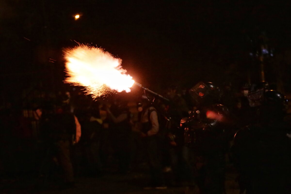 Condenan a 10 años de cárcel a uniformado por violencia policial en manifestaciones de estudiantes en 2020 El caso tuvo lugar durante una jornada de protestas y disturbios tras la muerte de Javier Ordóñez, donde se registraron enfrentamientos entre manifestantes y la Policía en diferentes puntos de Bogotá y Soacha.