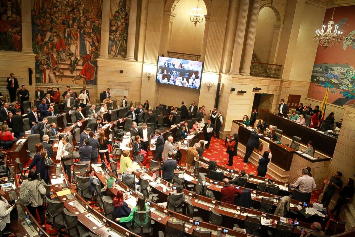 Congreso hunde la reforma tributaria de Gustavo Petro, ¿qué significa? 1 Congreso hunde la reforma tributaria de Gustavo Petro, ¿qué significa? El fracaso de la reforma tributaria representa un desafío crítico para la administración Petro, tanto en términos económicos como políticos.