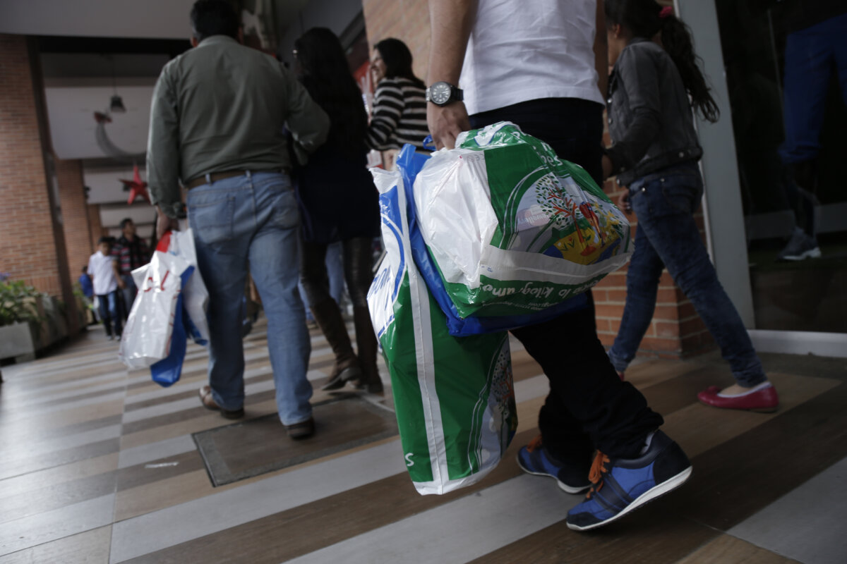 Conozca sobre seguridad digital en esta temporada de compras navideñas 1 Conozca sobre seguridad digital en esta temporada de compras navideñas Este esfuerzo busca reforzar la seguridad digital y concientizar a los consumidores sobre los riesgos asociados a las transacciones electrónicas.