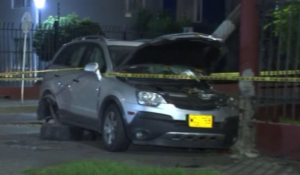Choque entre 3 vehículos dejó 7 personas heridas en Engativá 7 Choque entre 3 vehículos dejó 7 personas heridas en Engativá Un siniestro entre 3 vehículos causó pánico en el barrio Bochica III de la localidad de Engativá. Autoridades investigan las causas del choque.