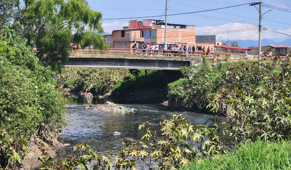 ÚLTIMA HORA: Encuentran cuerpo de un hombre flotando en el río Tunjuelito Un vecino se percató del cuerpo y dio aviso a las autoridades.