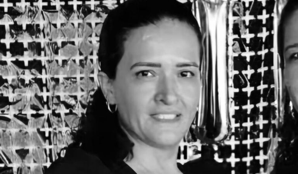 Sicarios asesinaron a mujer embarazada cuando llegaba a su casa 6 Sicarios asesinaron a mujer embarazada cuando llegaba a su casa Están ofreciendo una millonaria recompensa a quien de información que permita la captura de los responsables.