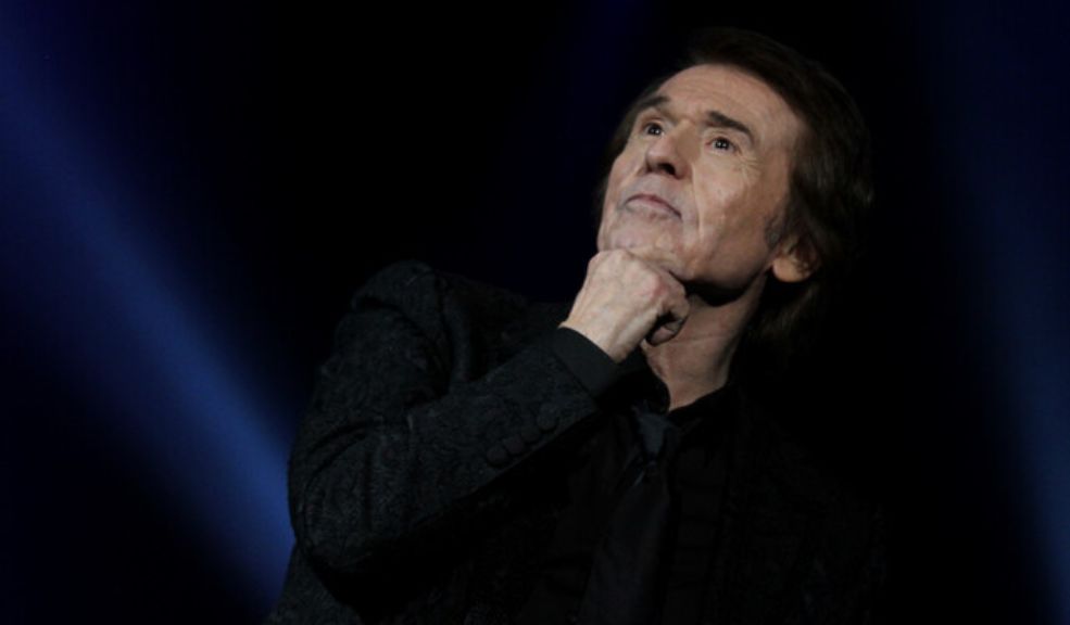 Hospitalizan de urgencia al cantante Raphael 1 Hospitalizan de urgencia al cantante Raphael Raphael fue hospitalizado tras sufrir un episodio cerebrovascular durante una grabación.