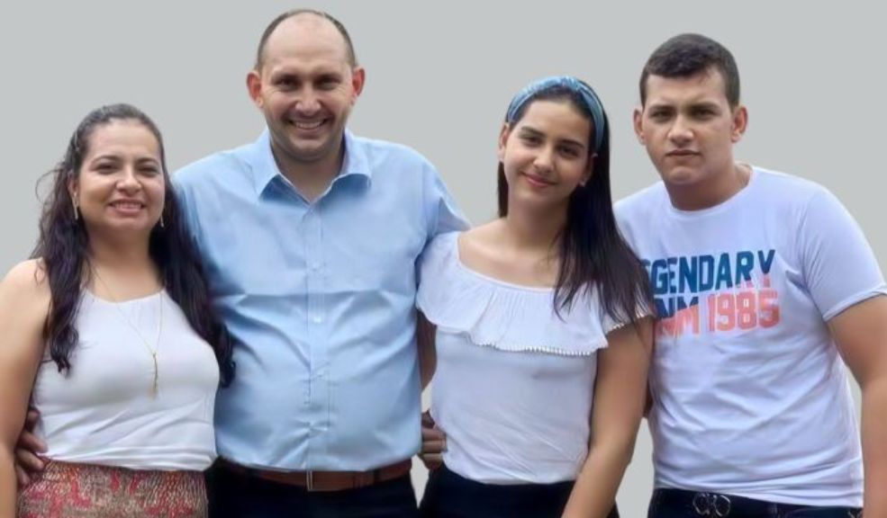 La última foto que compartió hijo de los pastores asesinados 1 La última foto que compartió hijo de los pastores asesinados Santiago Lora, hijo de la pareja, se encuentra luchando por su vida en un hospital local.