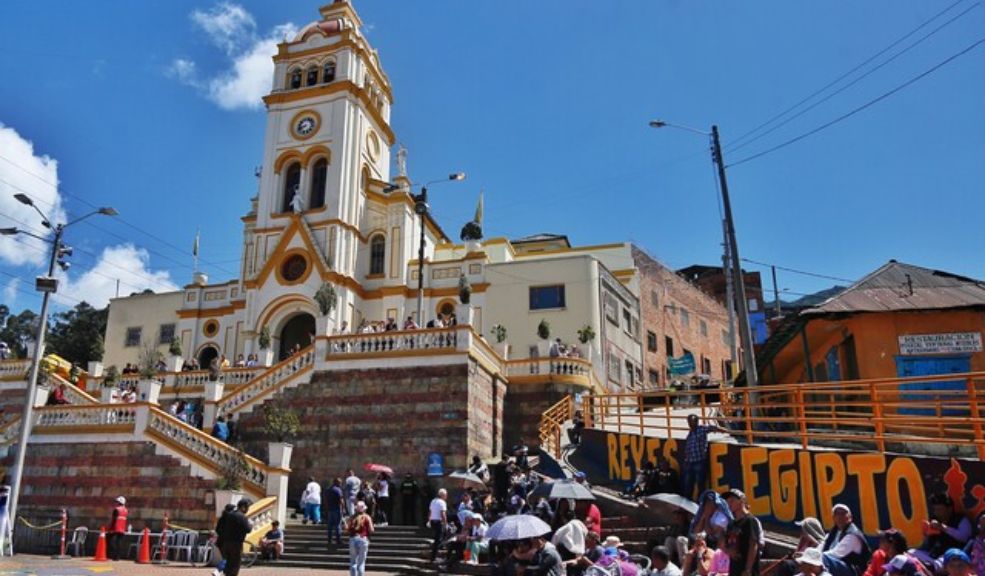 Estos son los artistas que estarán en la Fiesta de Reyes Magos 2025 en Bogotá Del 4 al 6 de enero de 2025, el barrio Egipto en Bogotá se vestirá de fiesta para celebrar una de las tradiciones más emblemáticas de la ciudad: la Fiesta de Reyes Magos y Epifanía. Durante tres días, vecinos y visitantes podrán disfrutar de una agenda cultural llena de música, arte y tradición, con entrada libre para toda la familia.