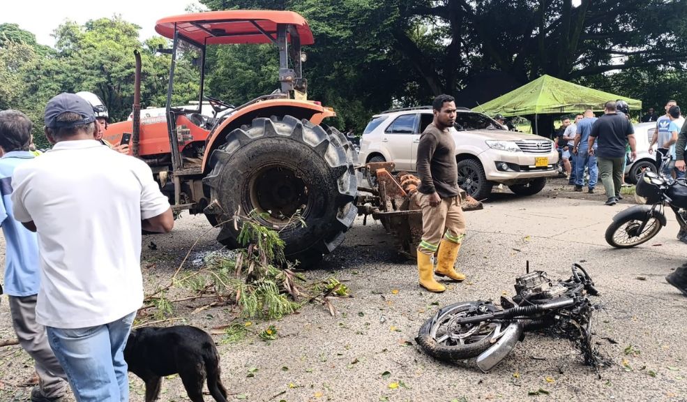 Ofrecen $100 millones de recompensa por autores del atentado en Jamundí Las autoridades ofrecieron una recompensa de hasta 100 millones de pesos por información que permita identificar y capturar a los responsables del ataque con moto bomba perpetrado en el sector Las Piñas, en Jamundí, Valle del Cauca.