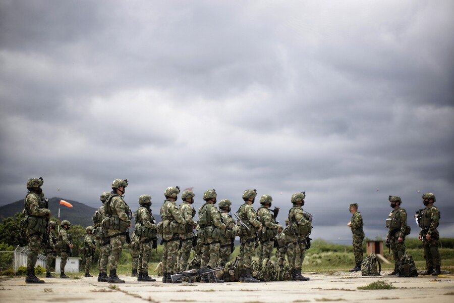 FFMM y grupos criminales tuvieron 447 combates en 2024 Las Fuerzas Militares presentaron resultados positivos en la lucha contra grupos armados durante 2024, con un incremento significativo en operaciones y capturas.