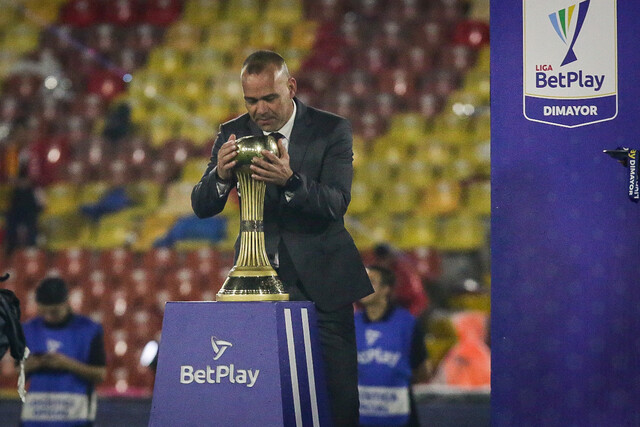 Este es el técnico que suena para llegar a Millonarios en 2025 Tras la renuncia de Alberto Gamero en Millonarios, ya suena el nombre del técnico que lo puede reemplazar. Fue campeón de Liga en 2024.