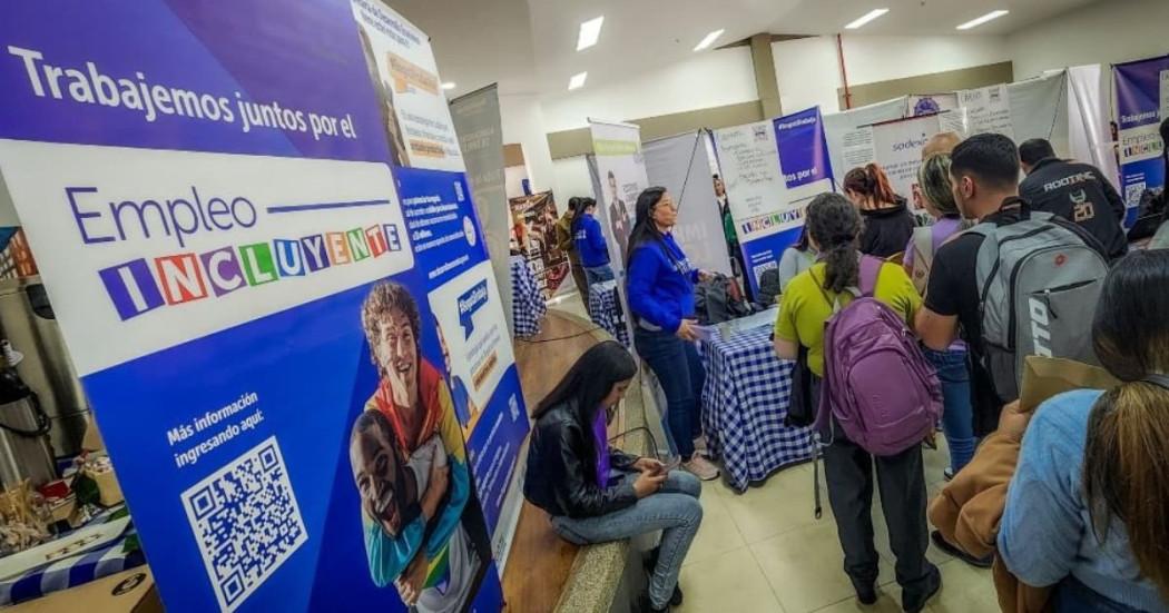 Distrito abre 303 vacantes de trabajo: así puede aplicar 1 Distrito abre 303 vacantes de trabajo: así puede aplicar Hay vacantes en los sectores de salud, servicios, comercio y construcción. Le contamos cómo puede aplicar.