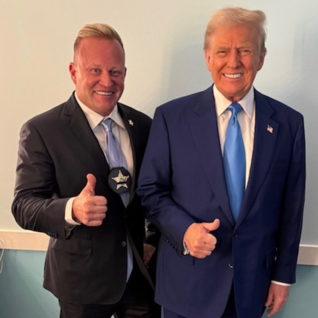 Donald Trump anuncia al nuevo embajador de Estados Unidos en Colombia, ¿de quién se trata? 1 Donald Trump anuncia al nuevo embajador de Estados Unidos en Colombia, ¿de quién se trata? Donald Trump designó a Daniel J. Newlin como nuevo embajador de Estados Unidos en Colombia, destacando su experiencia en seguridad, negocios y labores humanitarias internacionales.