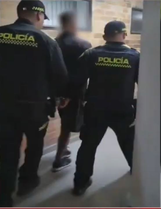 Esta es la identidad de la adulta mayor asesinada por su nieto en Engativá 1 Esta es la identidad de la adulta mayor asesinada por su nieto en Engativá El hombre apuñaló varias veces a su abuela porque, al parecer, ella no lo dejó salir. Los hechos ocurrieron el 24 de diciembre.