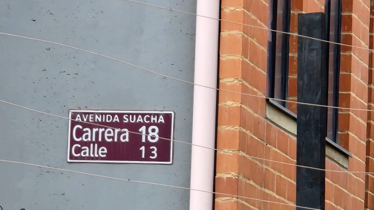Extraña muerte de un hombre en Soacha: vecinos intentaron auxiliarlo Comerciantes y residentes del municipio de Soacha fueron testigos de la muerte de un hombre en extrañas circunstancias. Esto fue lo que sucedió.