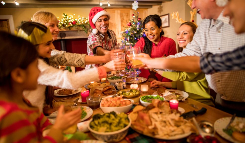 Frases infaltables del tío borracho en Navidad Todos tenemos un tío que se pasa de tragos y, durante las celebraciones familiares, sale con frases que hacen reír a más de uno. ¿Cuál es la frase que le dice su tío?