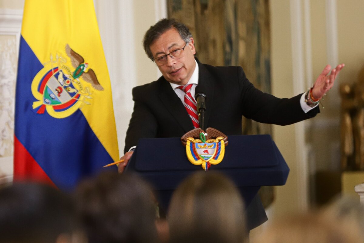 Gobierno anuncia aumento del salario mínimo por decreto: así queda con subsidio de transporte 1 Gobierno anuncia aumento del salario mínimo por decreto: así queda con subsidio de transporte En la tarde de este 24 de diciembre, desde Zipaquirá, el presidente Gustavo Petro anunció el porcentaje de aumento del salario mínimo.