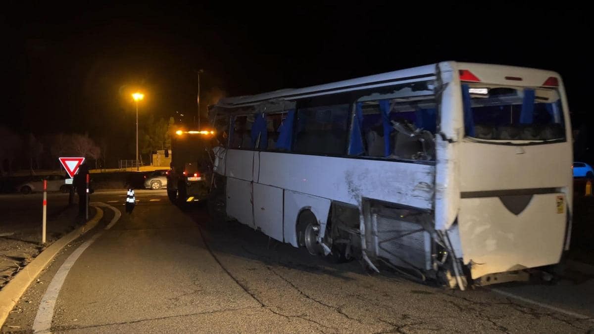 Conductor del bus en el que murieron dos colombianos en Francia dio positivo para cocaína La Embajada de Colombia en Francia identificó a las víctimas como ciudadanos colombianos que residían en España.