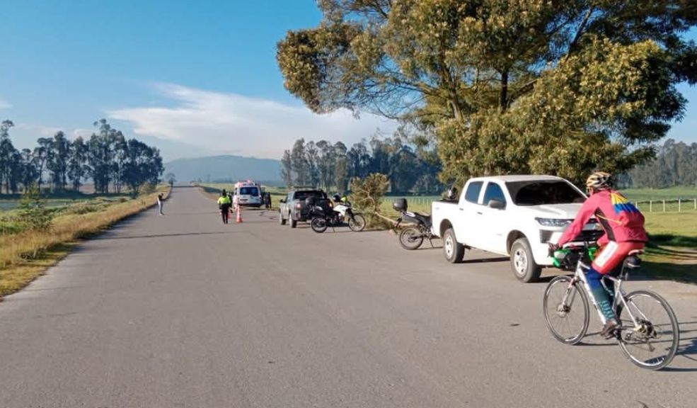 Hallan dos cuerpos sin vida en una zona rural cerca de Soacha Un ciudadano halló los cuerpos sin vida de dos hombres en una vía que conduce de Mondoñedo a Soacha. Presentaban heridas de bala.
