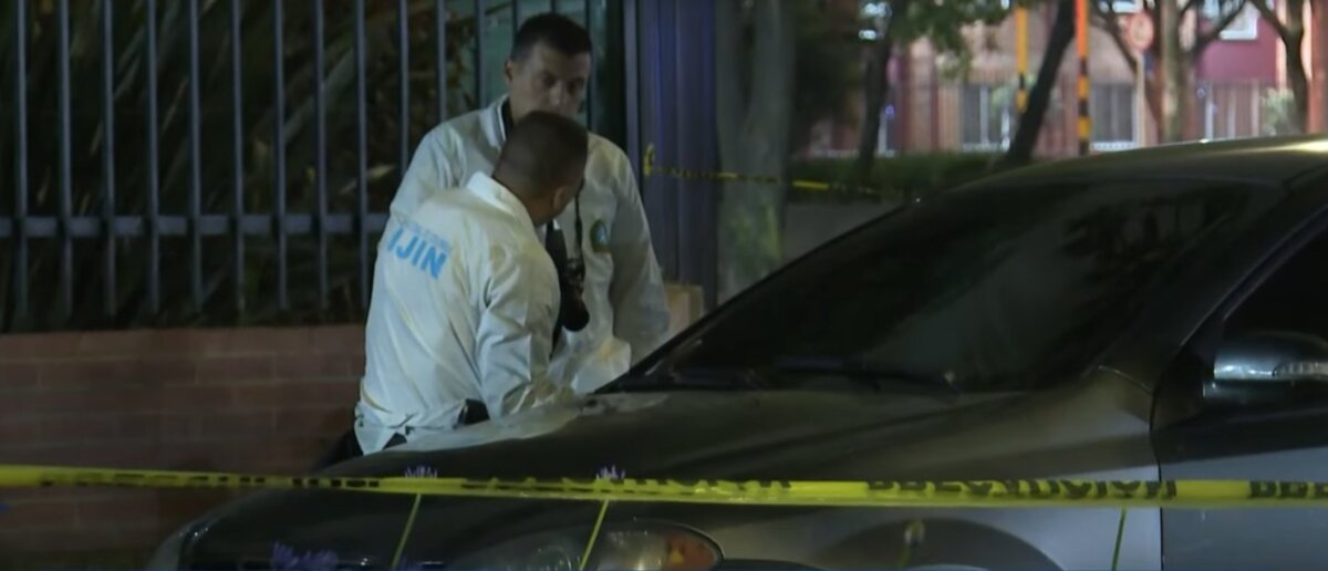 Hombre asesinó a disparos a presunto ladrón en el barrio Salitre 1 Hombre asesinó a disparos a presunto ladrón en el barrio Salitre El intento de robo de una camioneta también dejó herido a otro de los ladrones.