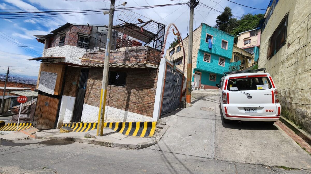 Hombre fue víctima de sicariato en el Santa Fe Un sicario que se movilizaba en motocicleta acabó con la vida de un hombre de nacionalidad venezolana en el barrio Santa Fe. Le contamos los detalles.