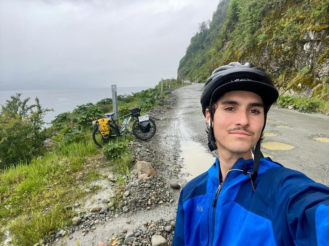 Influencer que recorre América en bicicleta fue robado en Colombia Liam Garner, el joven influencer que ha viajado por todo el continente americano en su bicicleta, fue asaltado mientras cruzaba Colombia.
