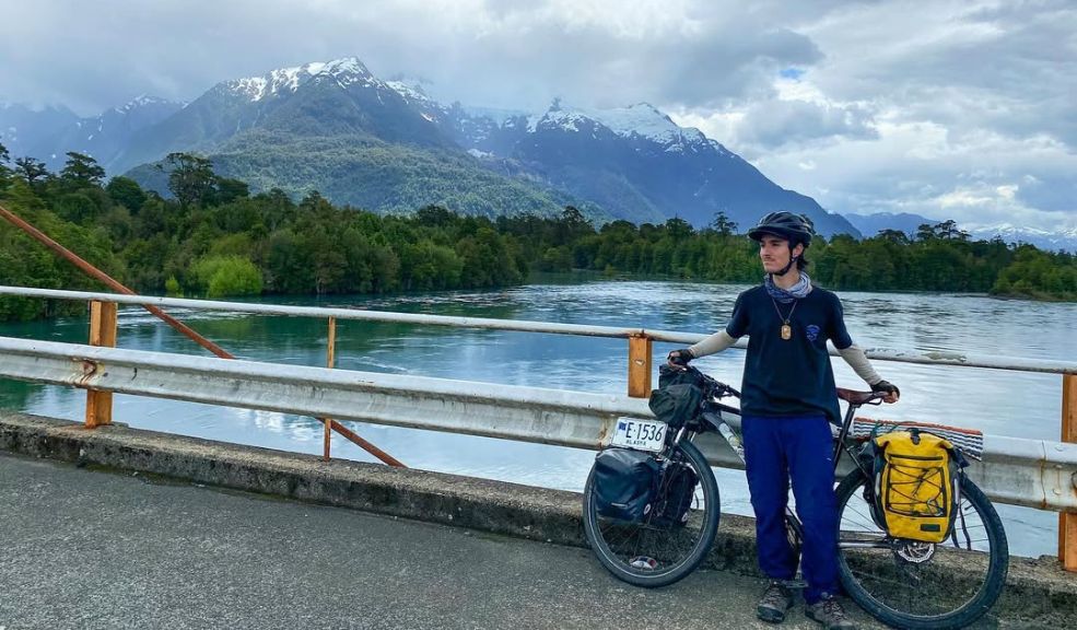 Influencer que recorre América en bicicleta fue robado en Colombia Liam Garner, el joven influencer que ha viajado por todo el continente americano en su bicicleta, fue asaltado mientras cruzaba Colombia.