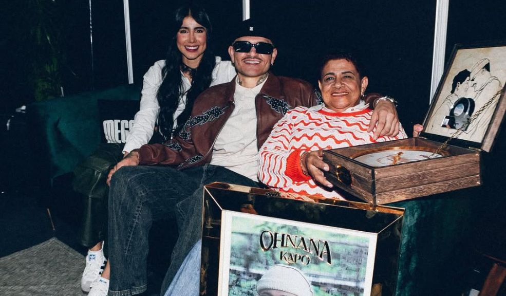 Kapo recibe tres discos de platino y uno de diamante por sus éxitos 'Ohnana' y 'Uwaie' 1 Kapo recibe tres discos de platino y uno de diamante por sus éxitos 'Ohnana' y 'Uwaie' Estos premios son una prueba irrefutable del reconocimiento que ha alcanzado dentro de la industria.