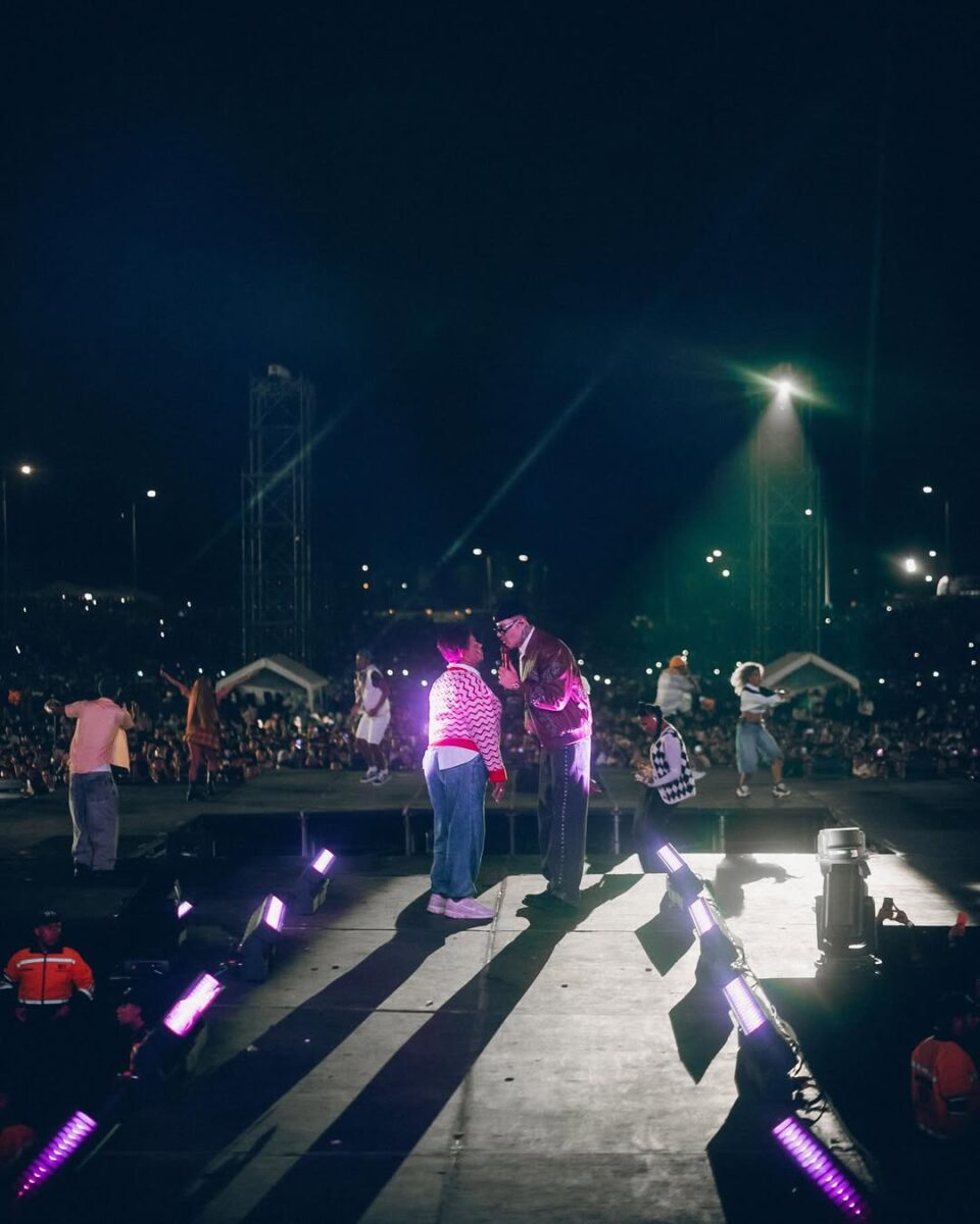 Kapo recibe tres discos de platino y uno de diamante por sus éxitos 'Ohnana' y 'Uwaie' 1 Kapo recibe tres discos de platino y uno de diamante por sus éxitos 'Ohnana' y 'Uwaie' Estos premios son una prueba irrefutable del reconocimiento que ha alcanzado dentro de la industria.