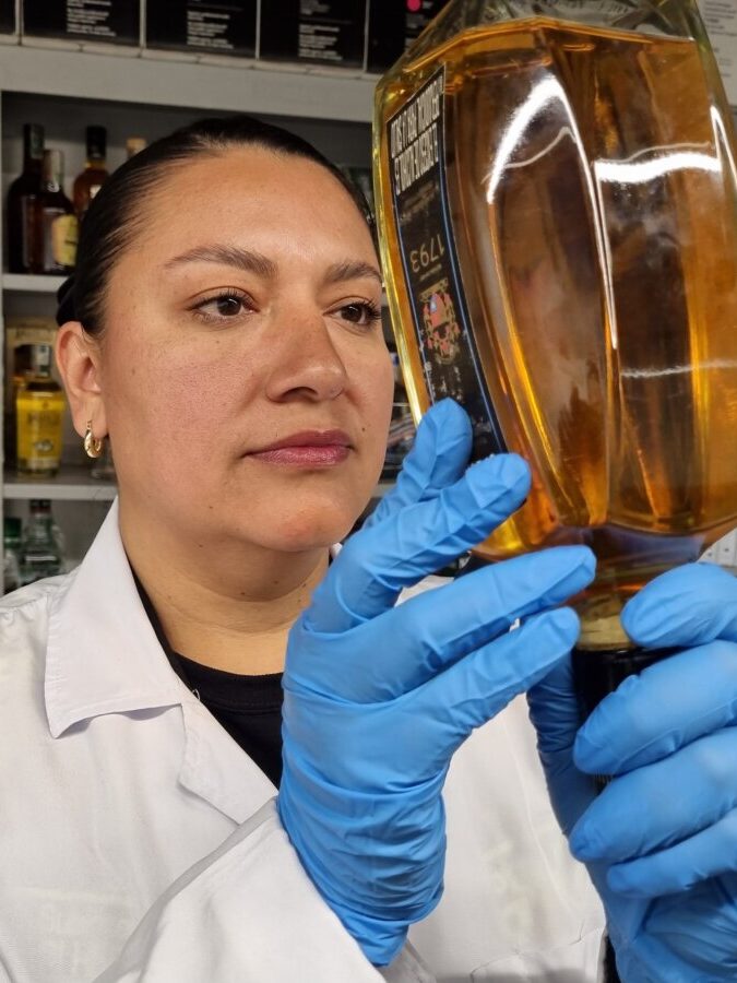 La venta de licor adulterado sube en estas fechas: así puede identificarlo Con el esfuerzo conjunto entre la comunidad y las autoridades, se busca minimizar los riesgos y garantizar una celebración segura para todos.